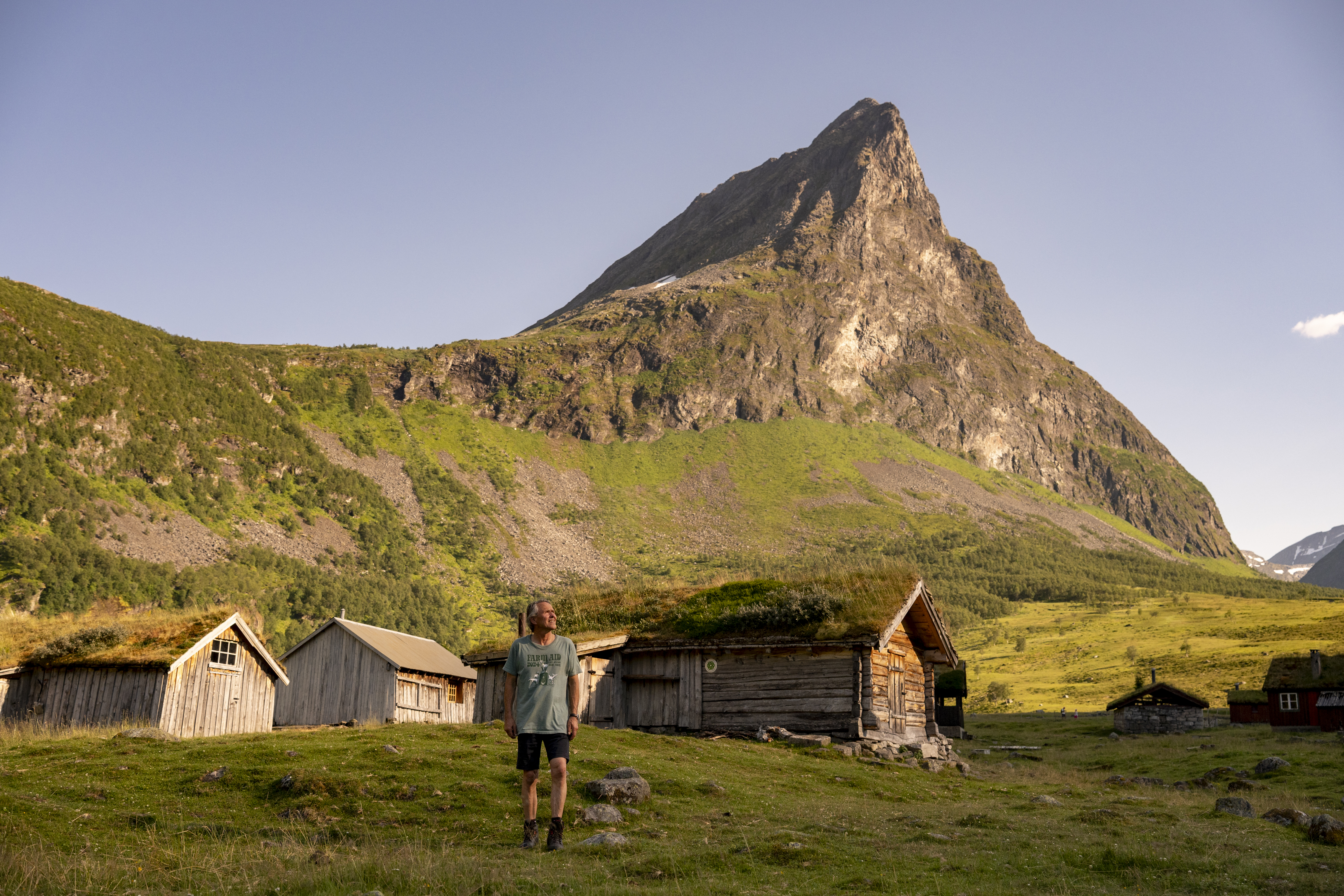 I GREVENS TID: Siden 1850 har seterdriften i Norge opplevd en dramatisk nedgang fra 50 000 gårdsbruk til kun 750 aktive setre i 2023, noe som gjør bevaringen av seterkulturarven viktigere enn noen gang. For å få til det må det skje en endring i tankegangen til både bønder og politikere, sier Jostein Sande.  
